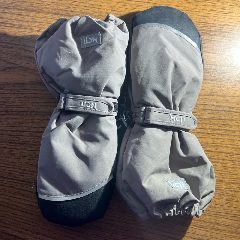 MCTI Gray Outdoor Windproof Waterproof Mittens KDS-19 Sz Small New With Tag